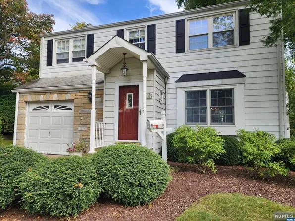 232 Jefferson Ave, River Edge, NJ 07661