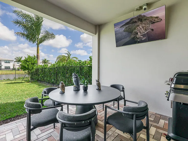 8283 Royal County Down Rd #8283 — Photo 41