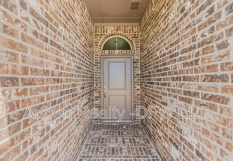 1343 Fox Hollow Rd — Photo 3