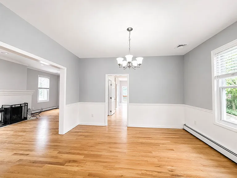24 Sunderland Ave — Photo 6