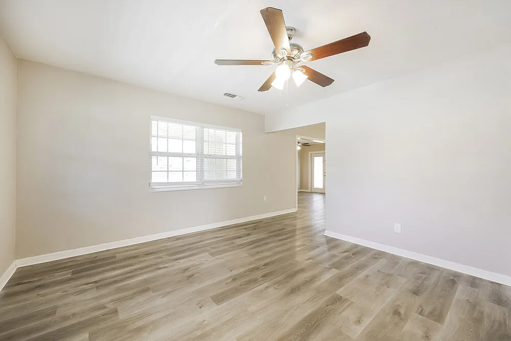 2 bed, 1.0 bath, 984 sqft, $1,650 — Photo 4