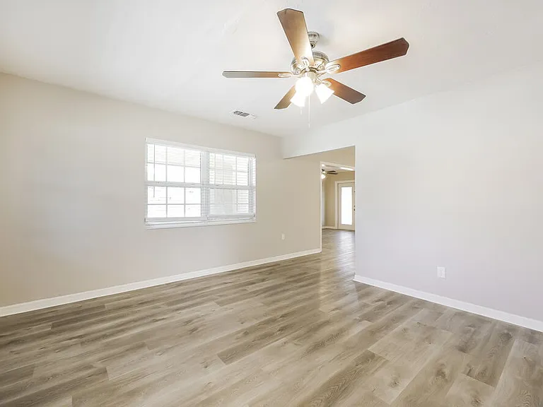 5 Victoria Dr — Photo 4