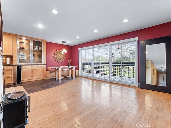 3rd image of 1061 Park Ave