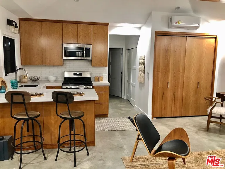 4217 Irvine Ave — Photo 26
