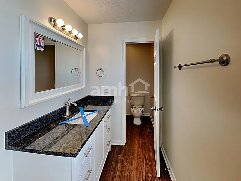 125 Simsbury Ct — Photo 13