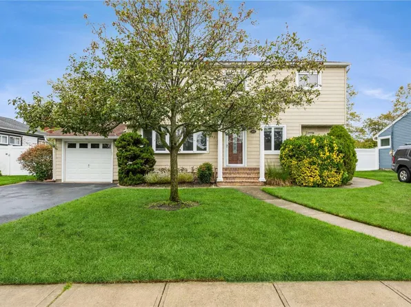 205 Dartmouth Drive, Hicksville, NY 11801
