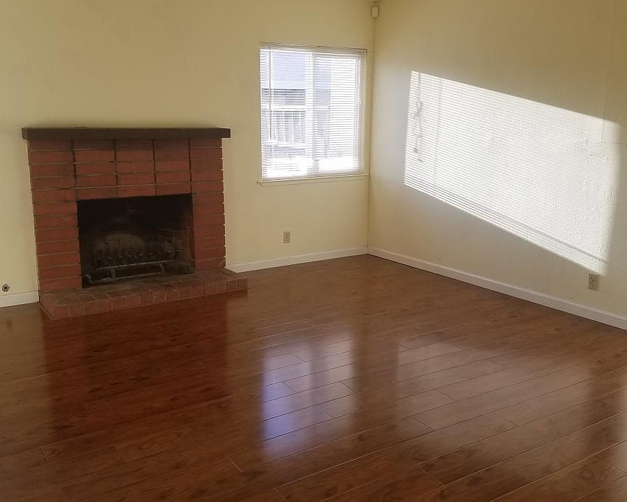 1st image of 1165 Calle Oriente