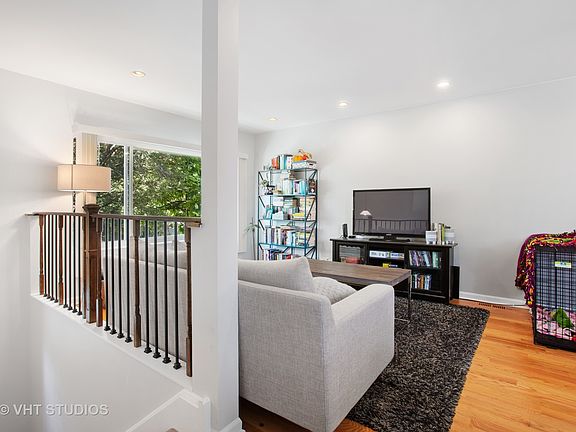 4th image of 2039 S Canalport Ave