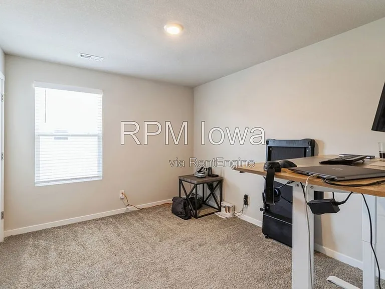 3220 NW Greenwood St — Photo 12