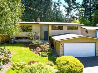 6351 NE Arrowhead Dr, Kenmore, WA 98028