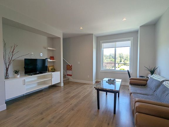 4th image of 1639 162nd St #40