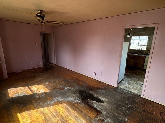 5th image of 414 Hughes St