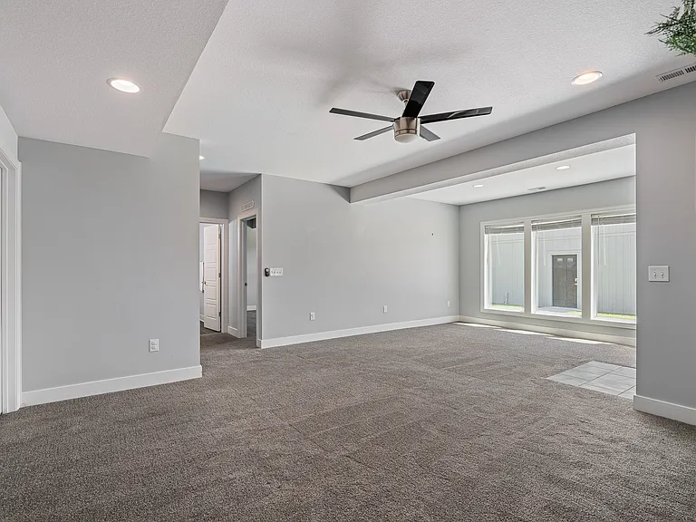 8435 Ottawa St — Photo 32
