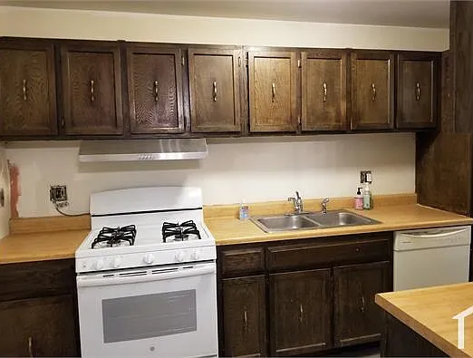 3 bed, 1100 sqft, $2,350 — Photo 2