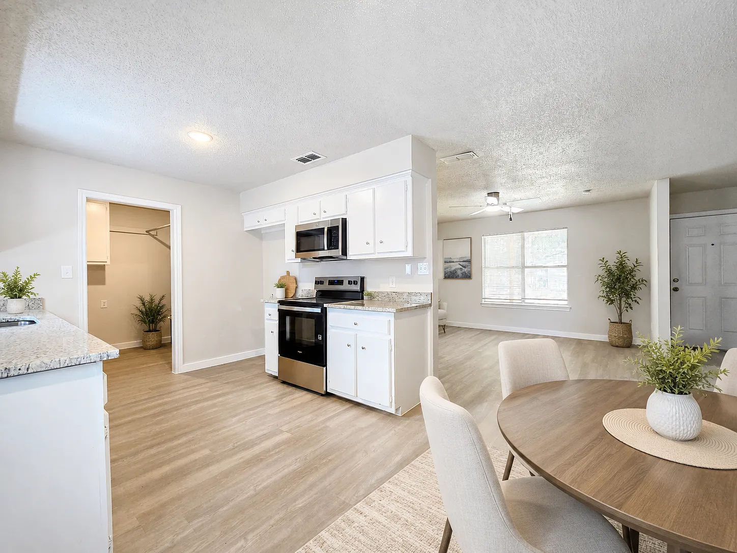 3 bed, 1152 sqft, $1,550 — Photo 2