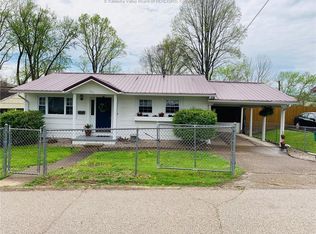 207 Lakeview Dr, Hurricane, WV 25526