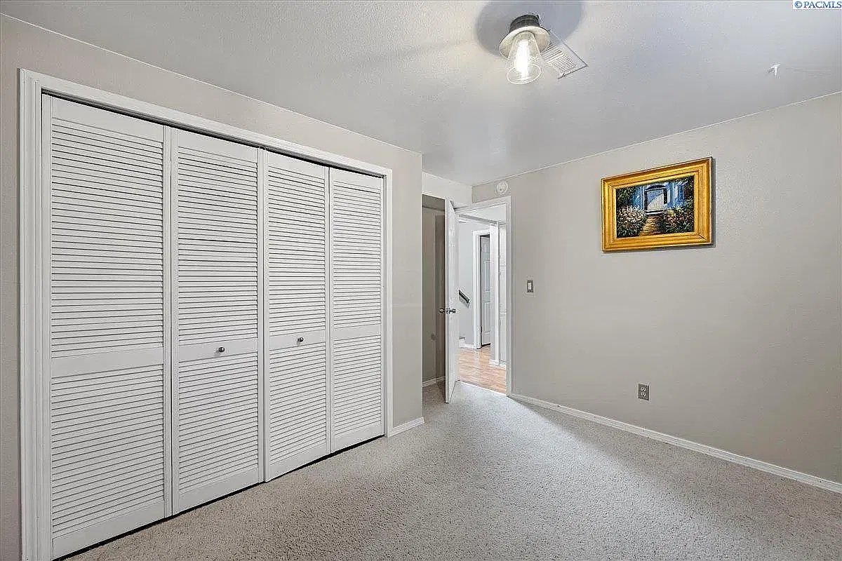 3 bed, 2182 sqft, $2,500 — Photo 4
