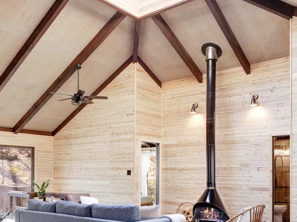 324 Fairway Dr, Basye, VA 22810