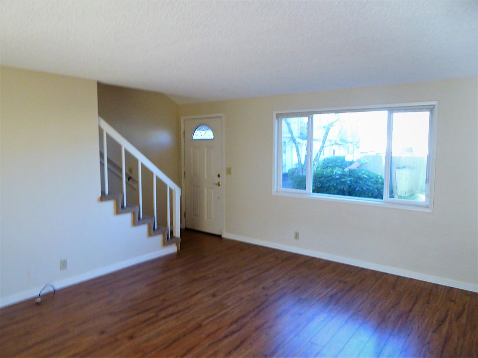 Living Room w/Laminate Flooring