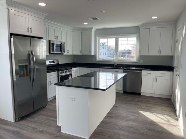 160 Franklin St #1, Fall River, MA 02720