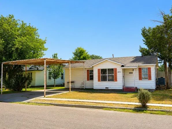 1211 Crescent Dr, McCamey, TX 79752