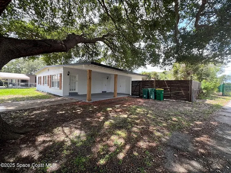 1221 Cypress Ln — Photo 5