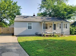 438 Fieldcrest Dr, Pittsburg, KS 66762