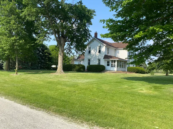 2054 N 2430 East Rd, Watseka, IL 60970