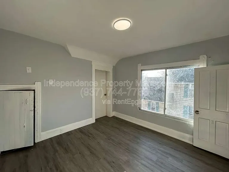 200 E 31st St — Photo 3