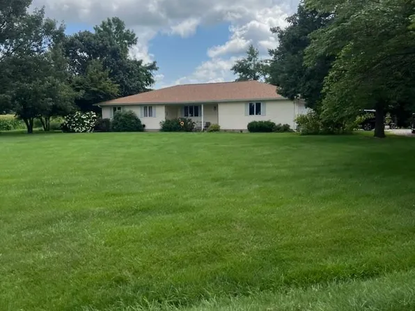 8046 Farmington Cemetery Rd, Pleasant Plains, IL 62677