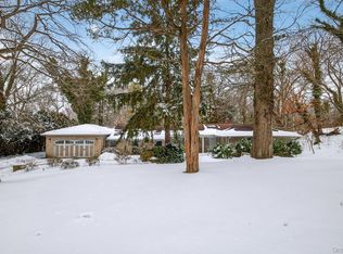 11 Juneau Blvd, Woodbury, NY 11797