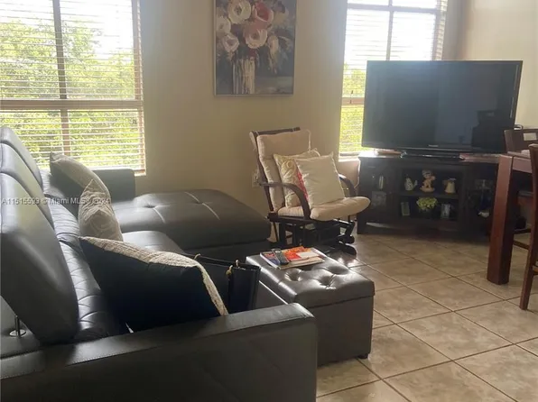 7400 W 20th Ave APT 319, Hialeah, FL 33016
