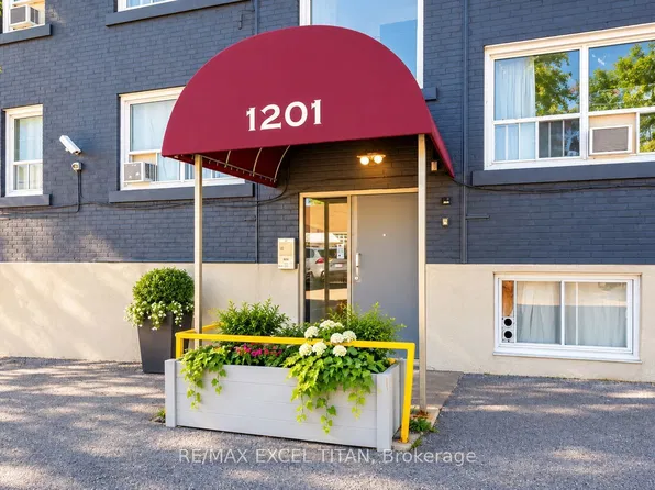 1201 Cedar St #5, Oshawa, ON L1J 7M2