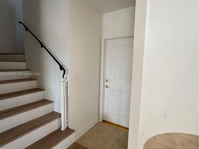 18410 NE 30th Ave #18410 — Photo 10