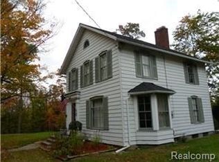813 State Rd, Fenton, MI 48430