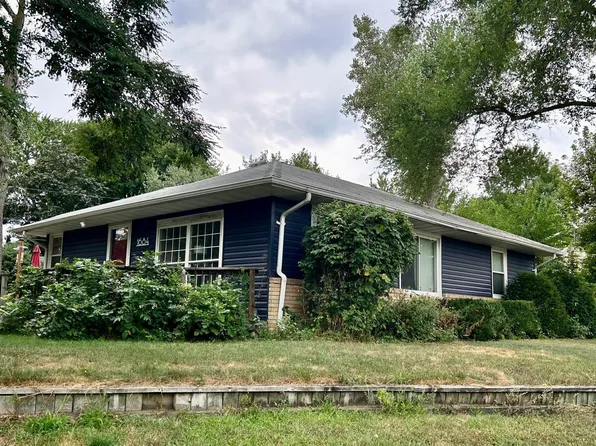 1684 Long Lake Rd, New Brighton, MN 55112