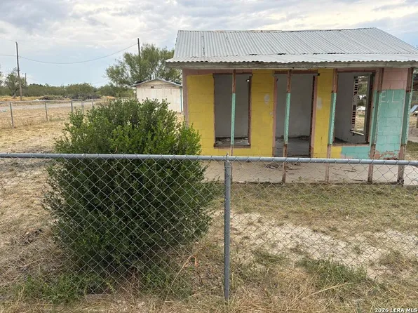 286 Washington St., El Indio, TX 78860
