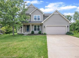 3022 Stillriver Dr, Howell, MI 48843