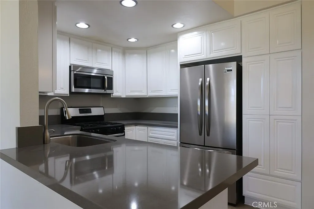 1 bed, 728 sqft, $2,850 — Photo 1