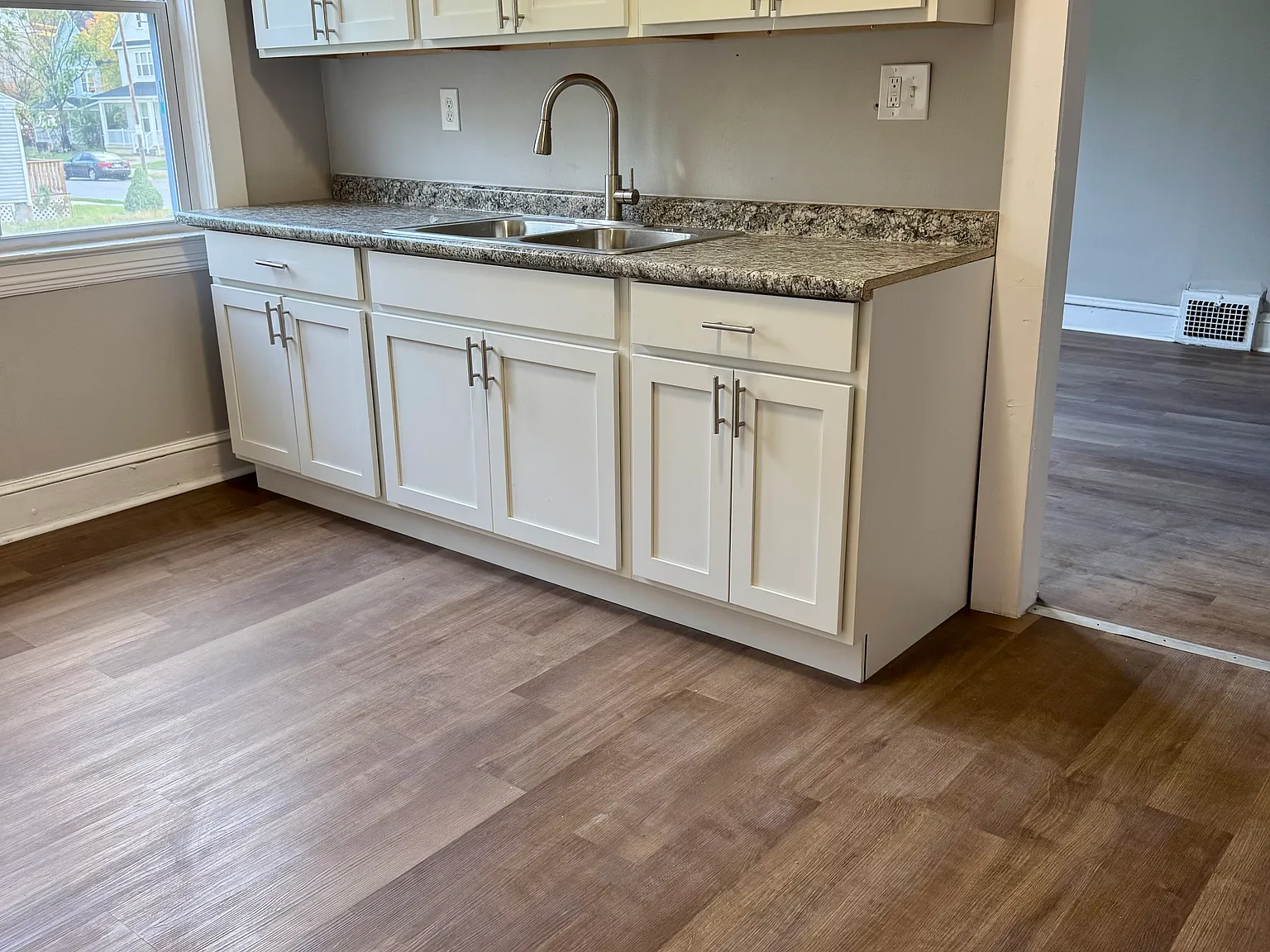 2 bed, 1100 sqft, $1,100 — Photo 2