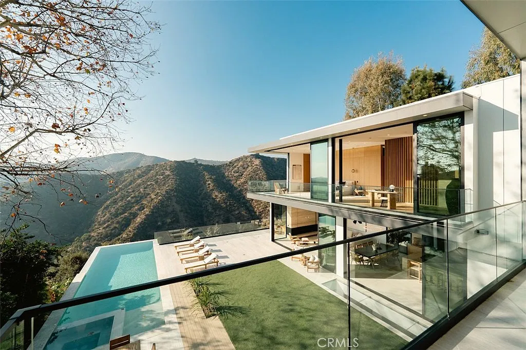 6 bed, 9.0 bath, 7504 sqft, $75,000 — Photo 4