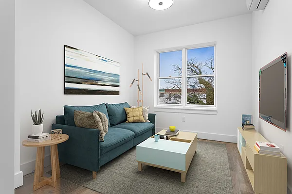 Rented by Safdie Realty Group | media 1