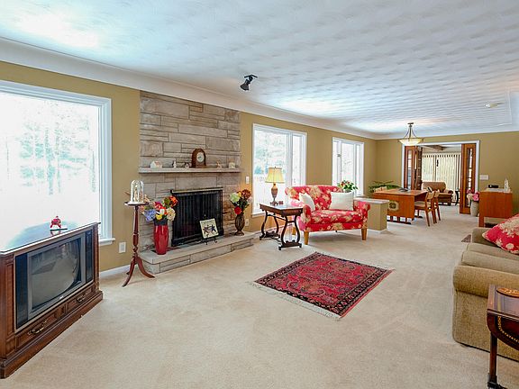 4th image of 6227 Crestwood Ave