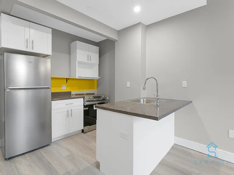 641 E 28th St #1R — Photo 3
