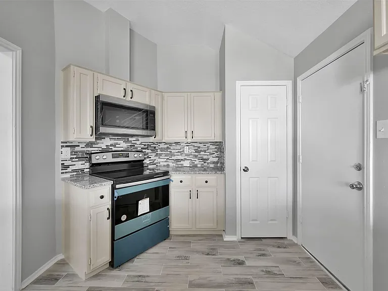 2306 Piddler Dr — Photo 10