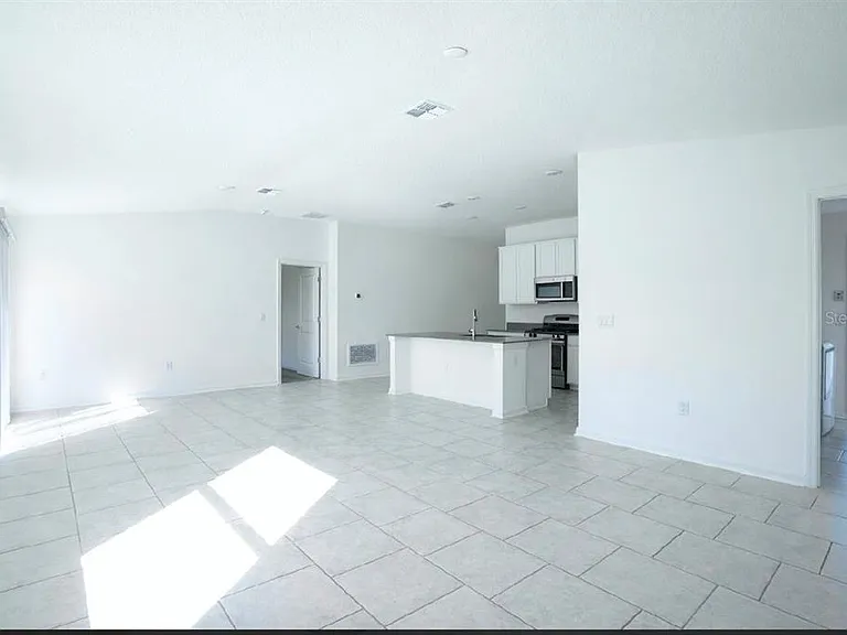 9347 Revere Ave — Photo 7