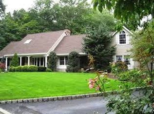 270 Arbor Rd, Franklin Lakes, NJ 07417