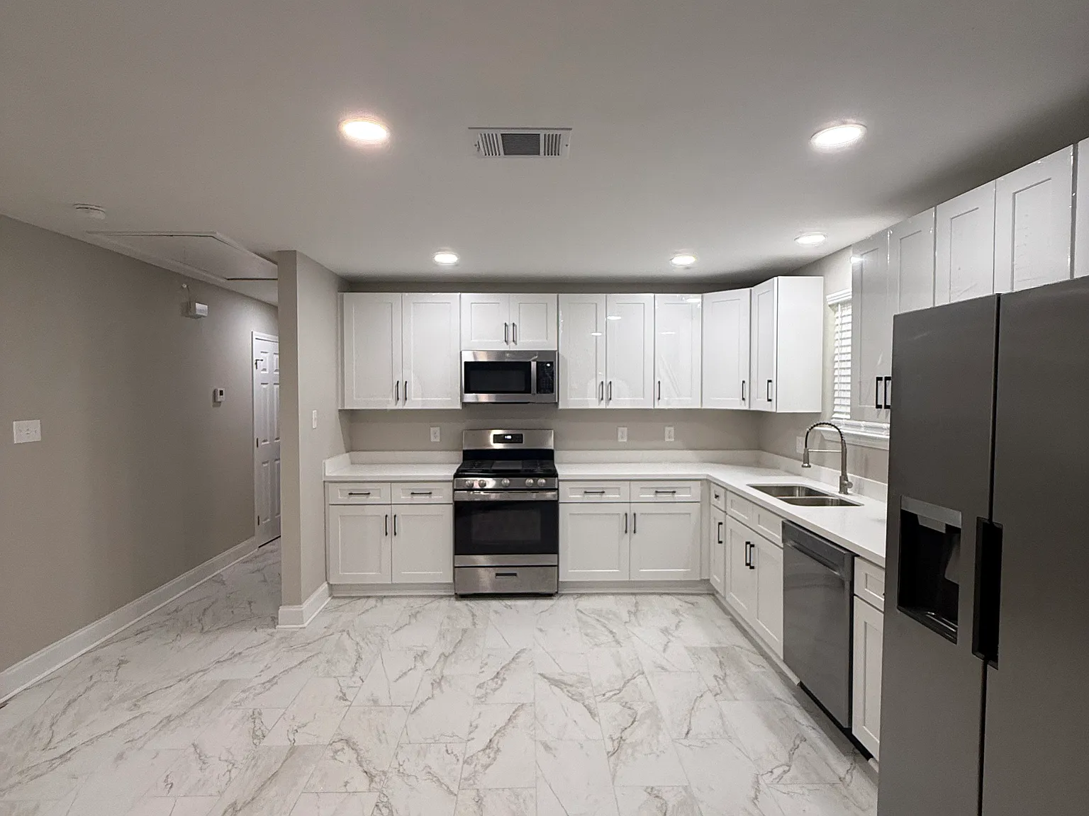 4 bed, 1650 sqft, $2,100 — Photo 2