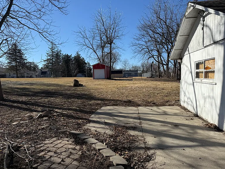 704 Walnut St — Photo 3