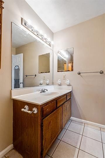 1st image of 1864 Abbotsbury Way #1